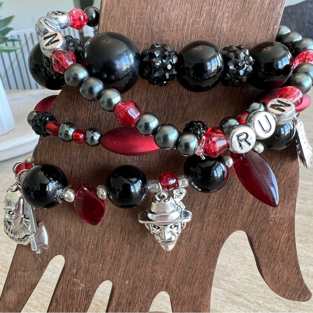 Horror Movie themed bracelet stretchy stackable charm bracelet black red - Picture 9 of 11